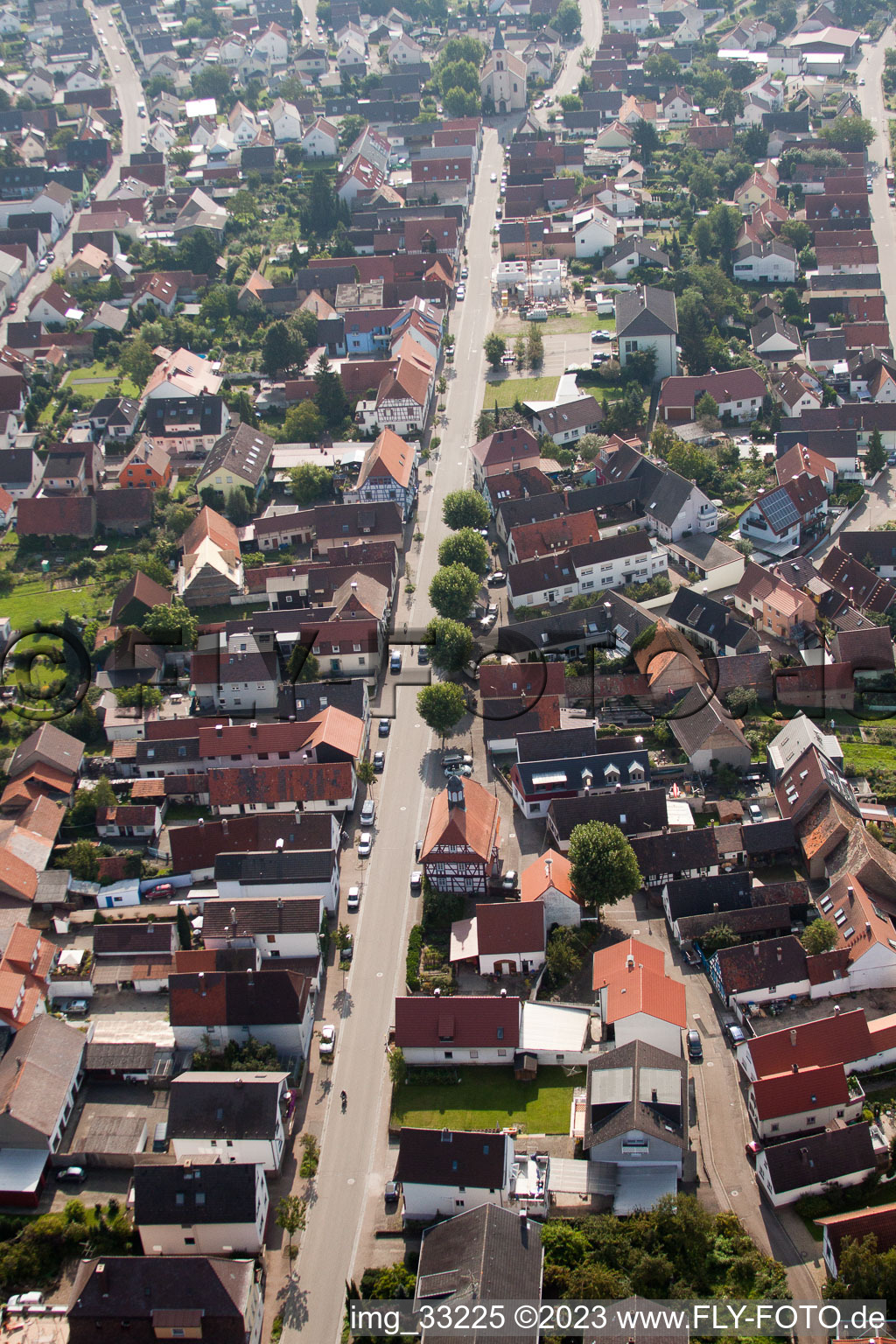 Vue oblique de Léopoldstr à le quartier Leopoldshafen in Eggenstein-Leopoldshafen dans le département Bade-Wurtemberg, Allemagne