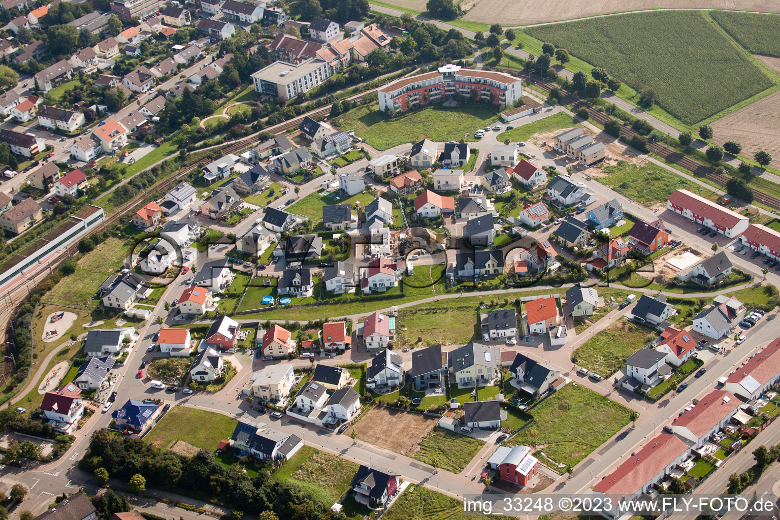 Vue aérienne de Linkenheim, Europaring à le quartier Hochstetten in Linkenheim-Hochstetten dans le département Bade-Wurtemberg, Allemagne