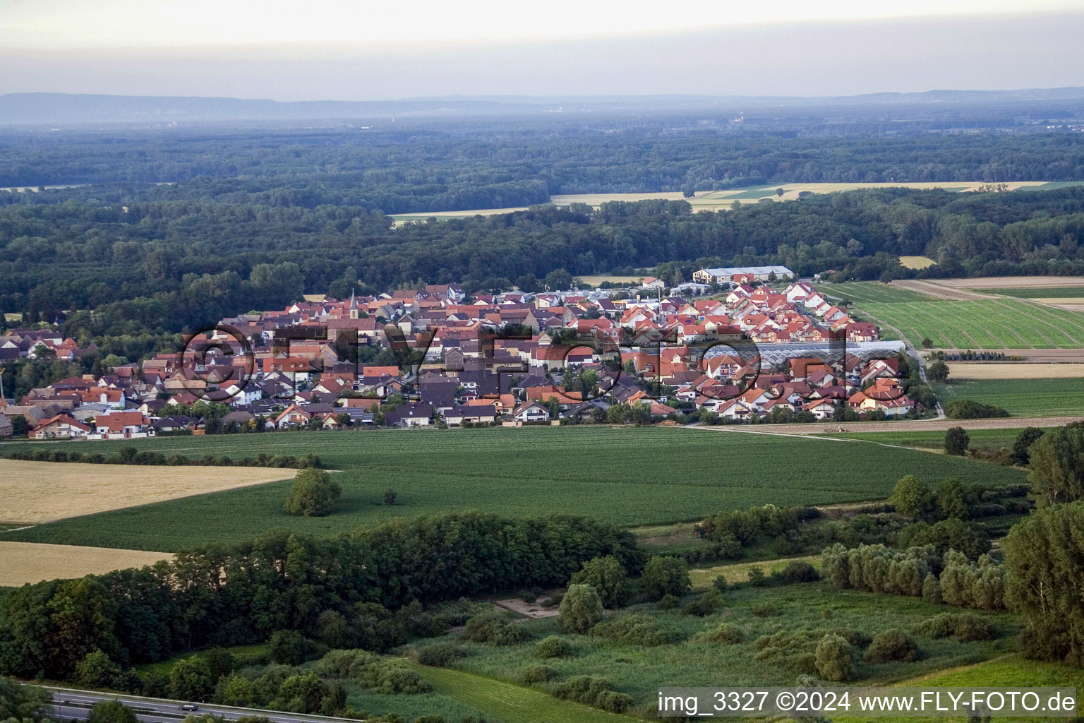 Vue aérienne de De l'ouest à Kuhardt dans le département Rhénanie-Palatinat, Allemagne