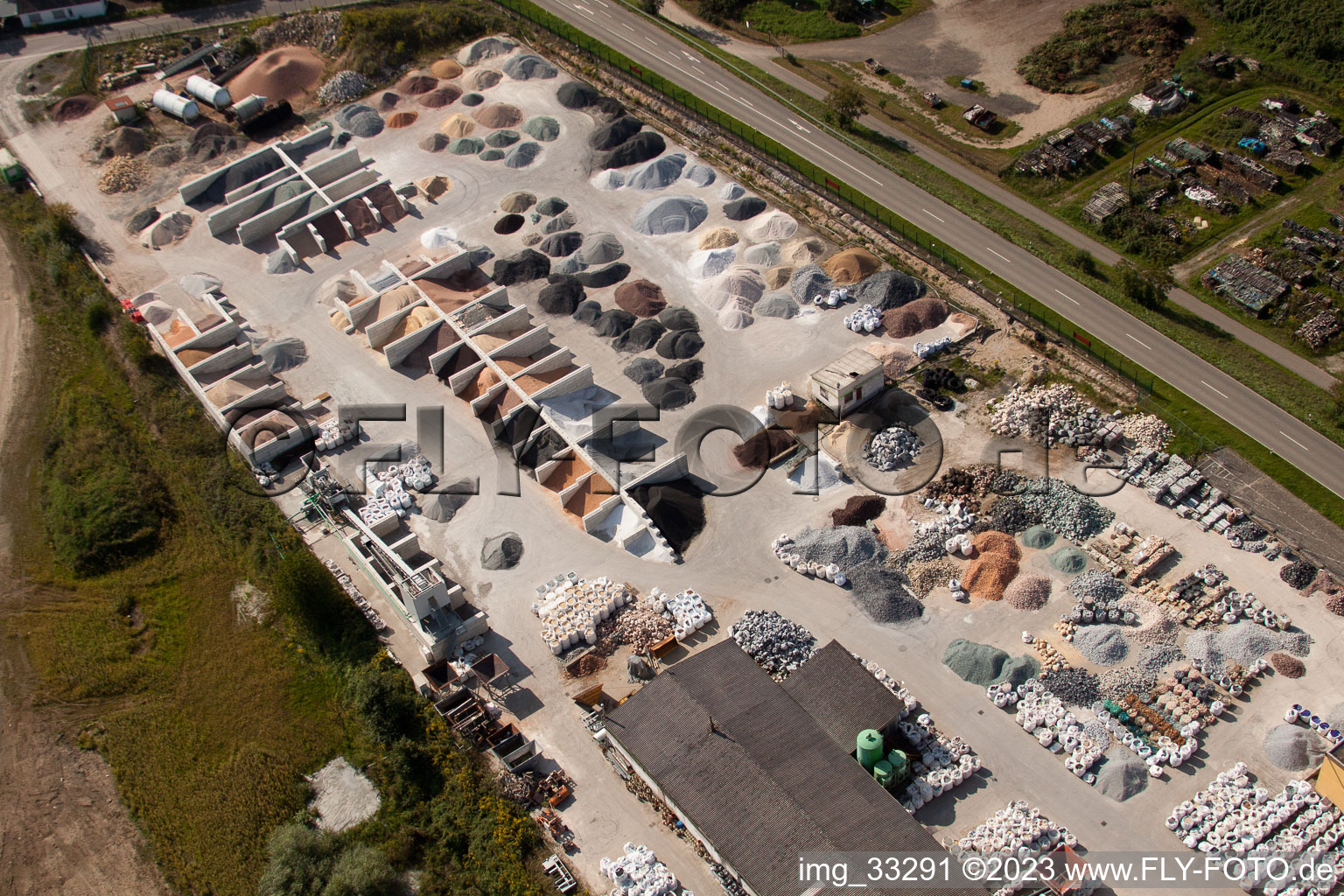 Vue d'oiseau de Gartenkies, Badische Terrazzo Handelsgesellschaft mbH Huttenheimer Landstrasse 2-6 à le quartier Neudorf in Graben-Neudorf dans le département Bade-Wurtemberg, Allemagne