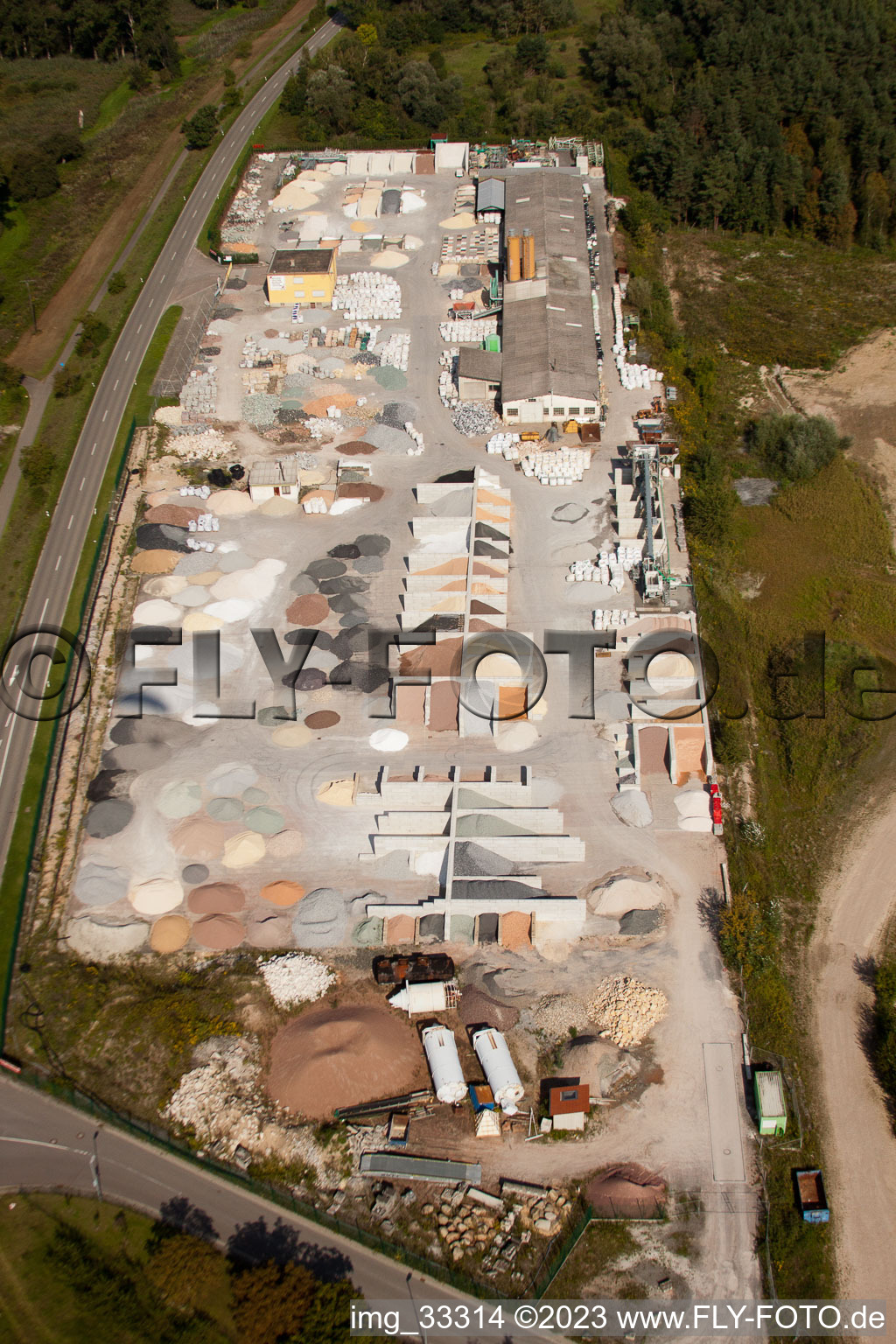 Gartenkies, Badische Terrazzo Handelsgesellschaft mbH Huttenheimer Landstrasse 2-6 à le quartier Neudorf in Graben-Neudorf dans le département Bade-Wurtemberg, Allemagne vue du ciel