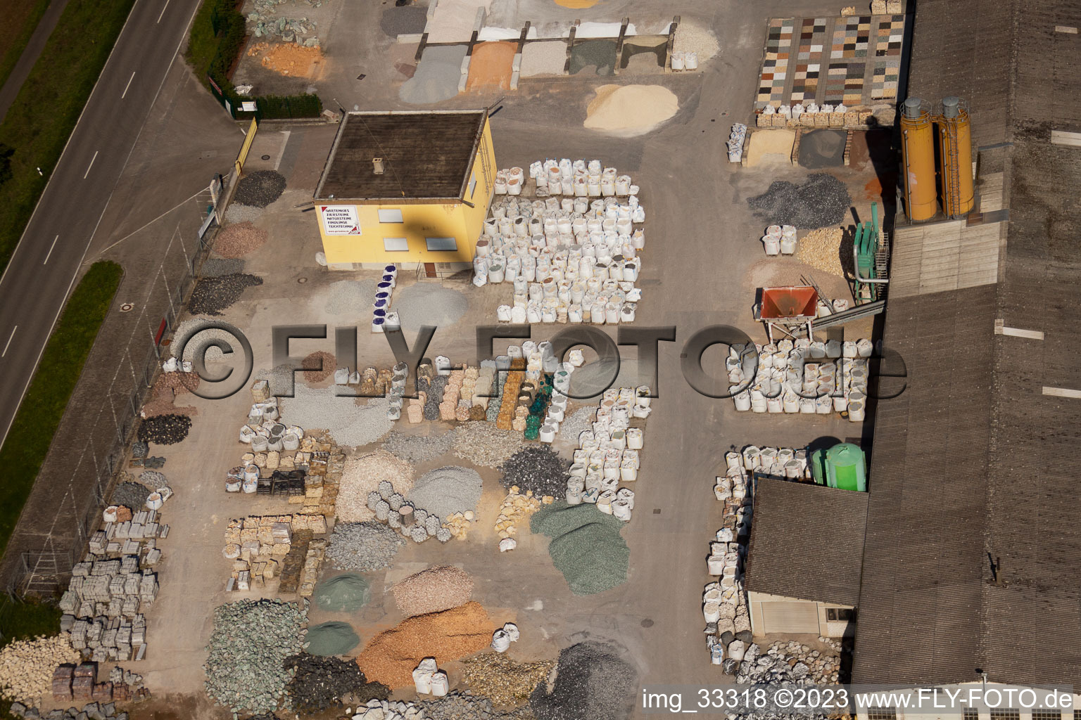 Image drone de Gartenkies, Badische Terrazzo Handelsgesellschaft mbH Huttenheimer Landstrasse 2-6 à le quartier Neudorf in Graben-Neudorf dans le département Bade-Wurtemberg, Allemagne