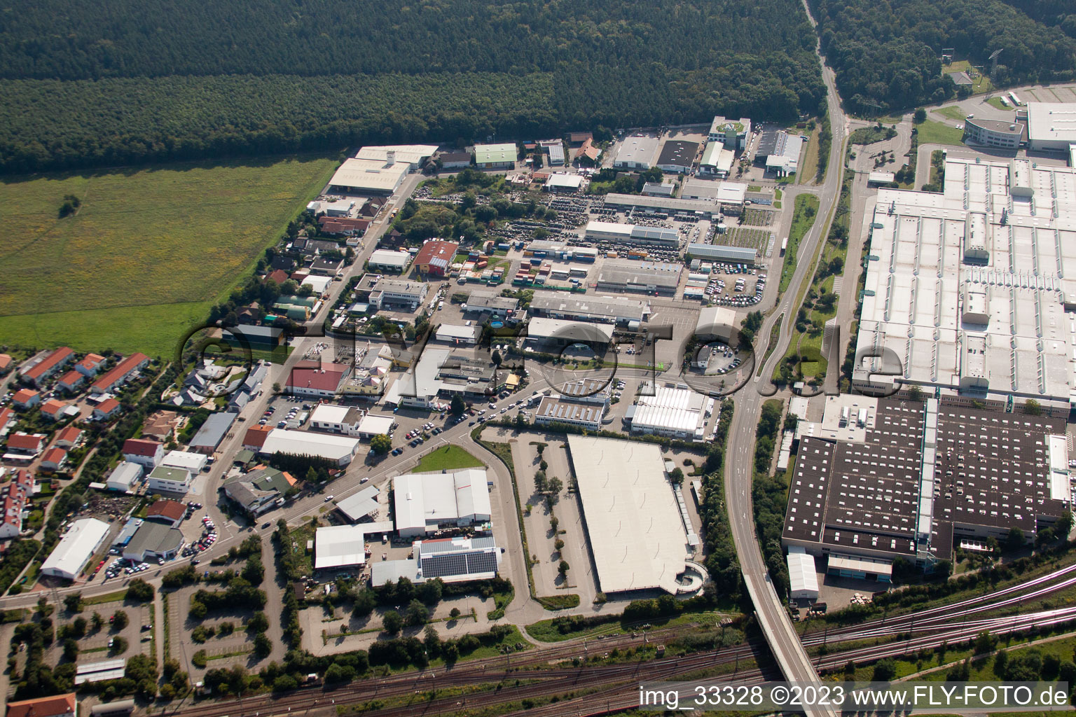 Vue aérienne de Zone commerciale Boschstr à le quartier Graben in Graben-Neudorf dans le département Bade-Wurtemberg, Allemagne