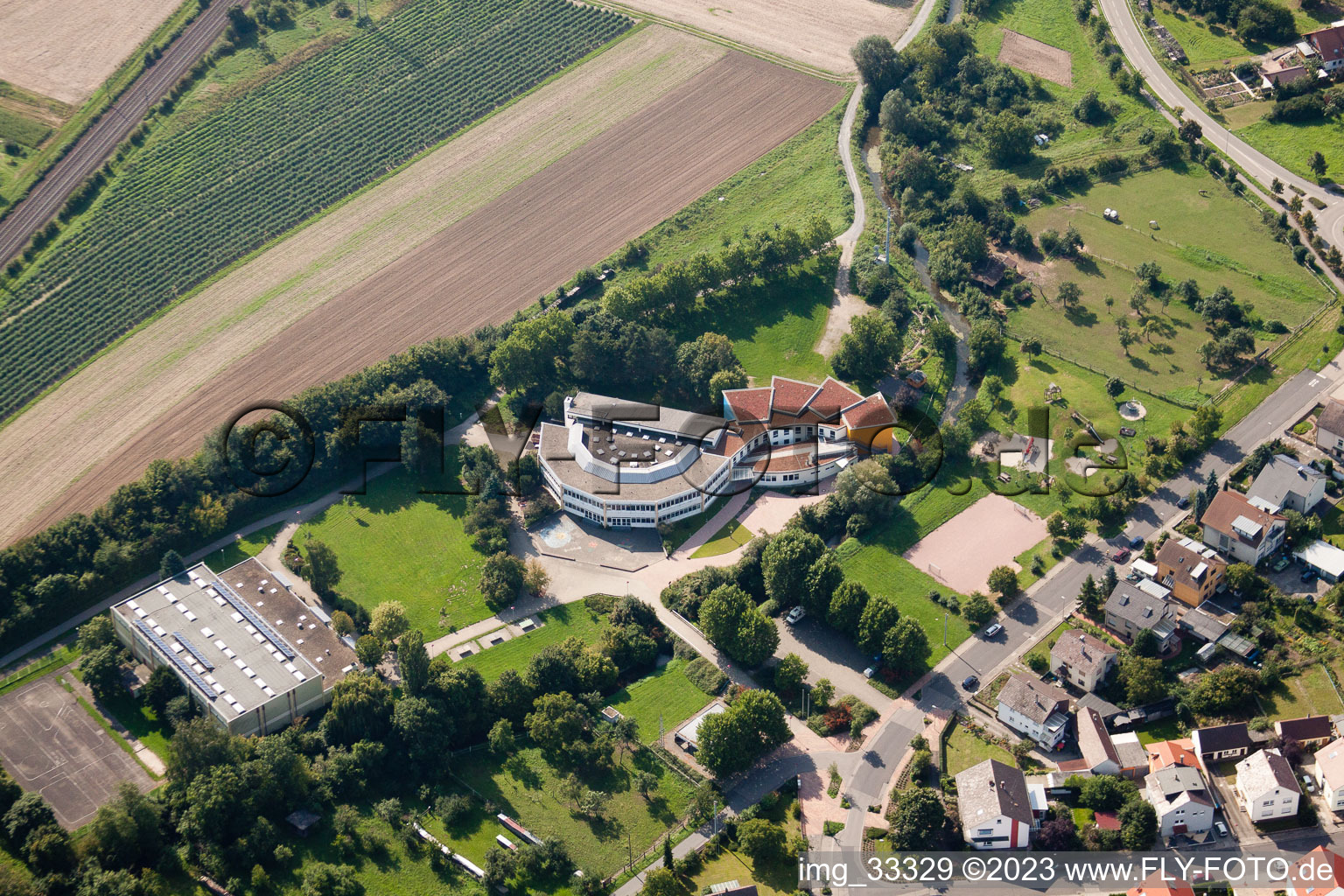 Photographie aérienne de École Adolf-Kussmaul à le quartier Graben in Graben-Neudorf dans le département Bade-Wurtemberg, Allemagne