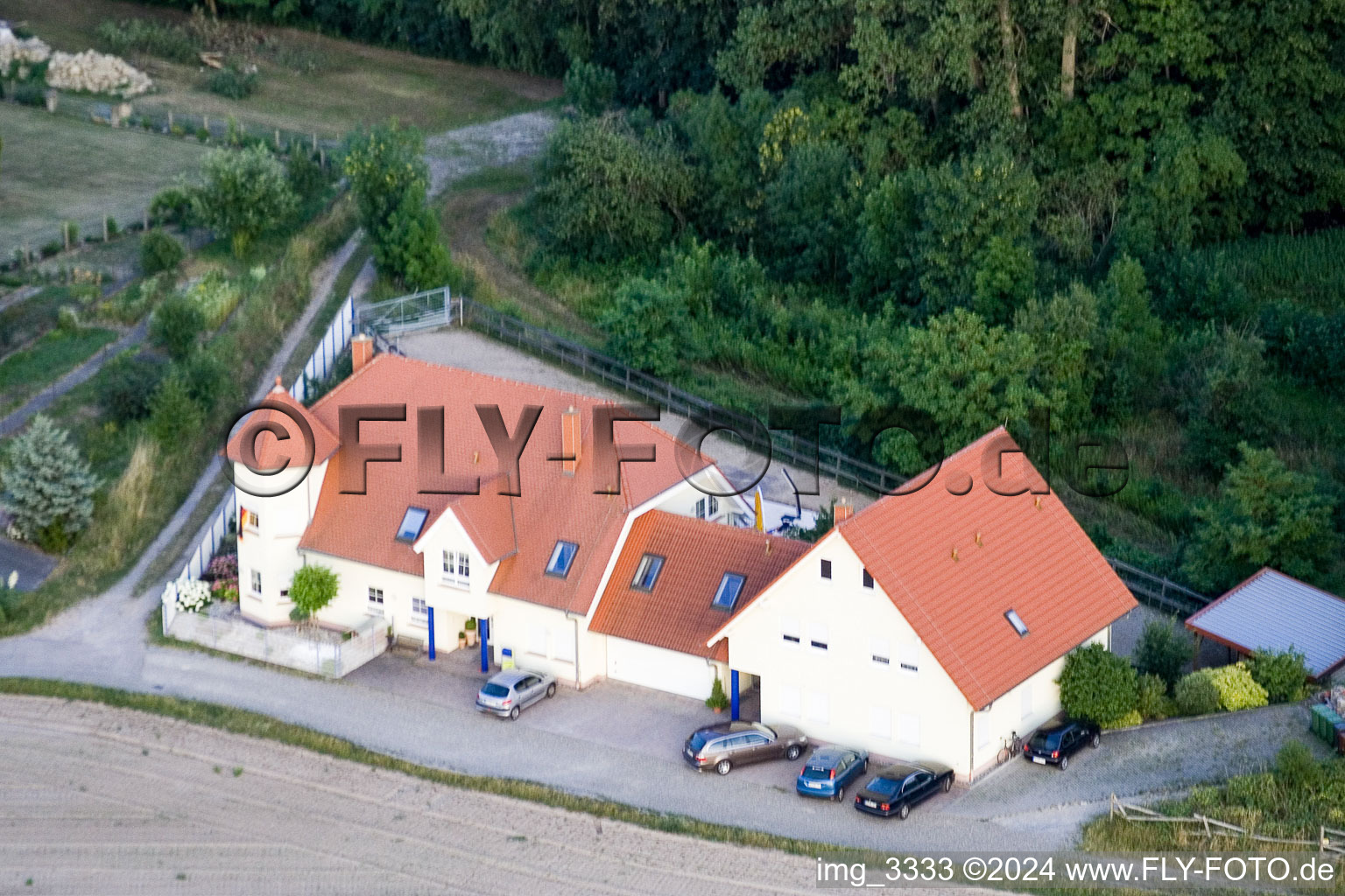 Kuhardt dans le département Rhénanie-Palatinat, Allemagne du point de vue du drone