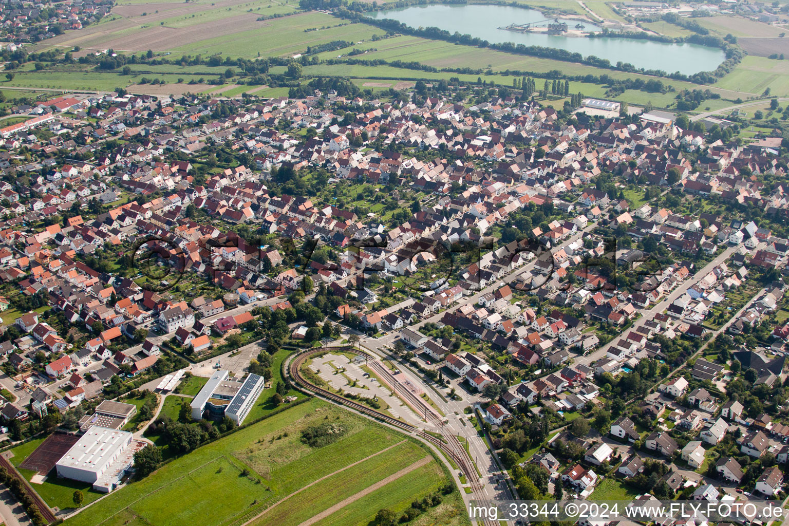 Vue aérienne de Boucle de S-Bahn à le quartier Spöck in Stutensee dans le département Bade-Wurtemberg, Allemagne