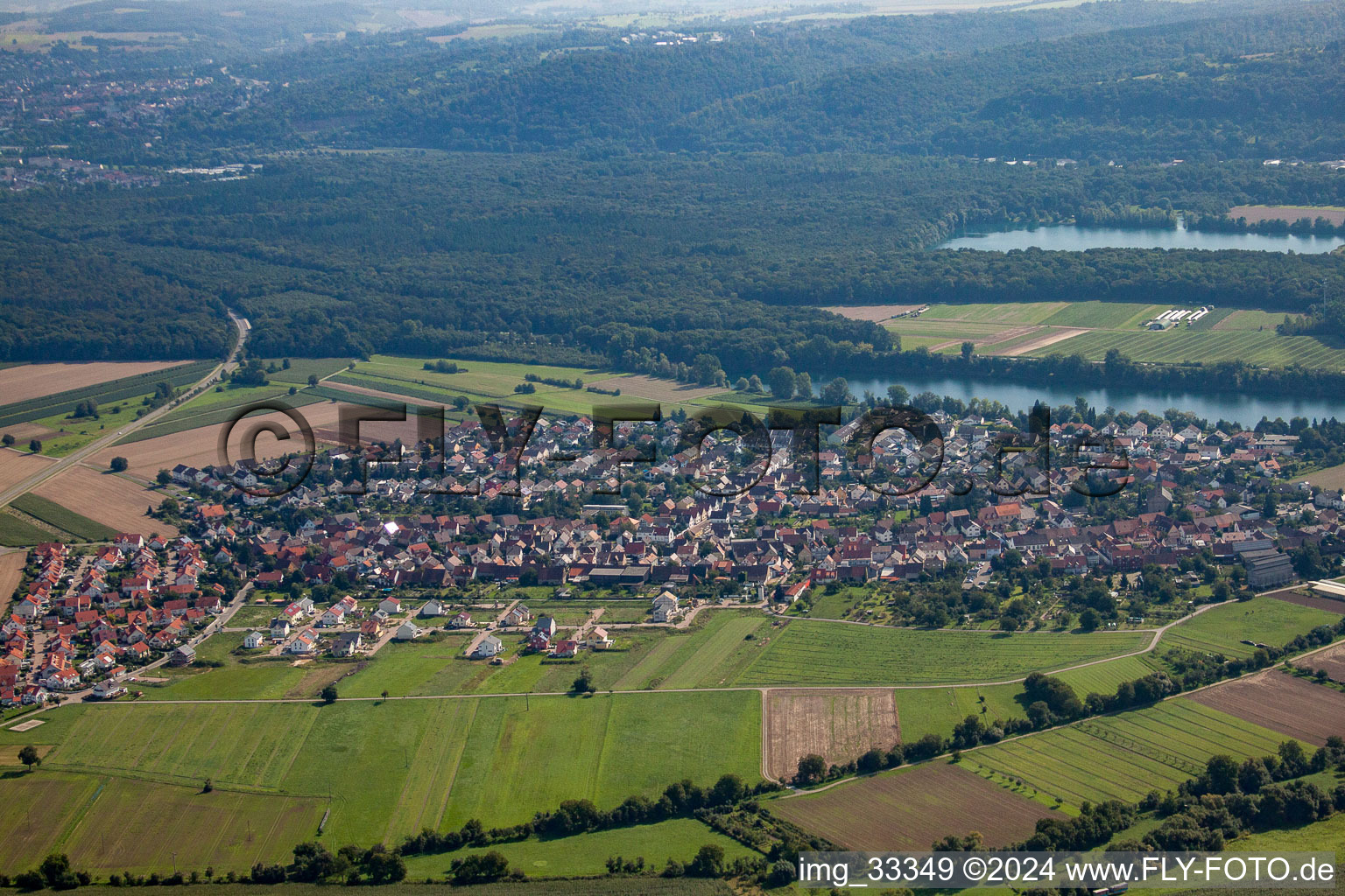 Vue aérienne de Vue sur le village à le quartier Büchenau in Bruchsal dans le département Bade-Wurtemberg, Allemagne