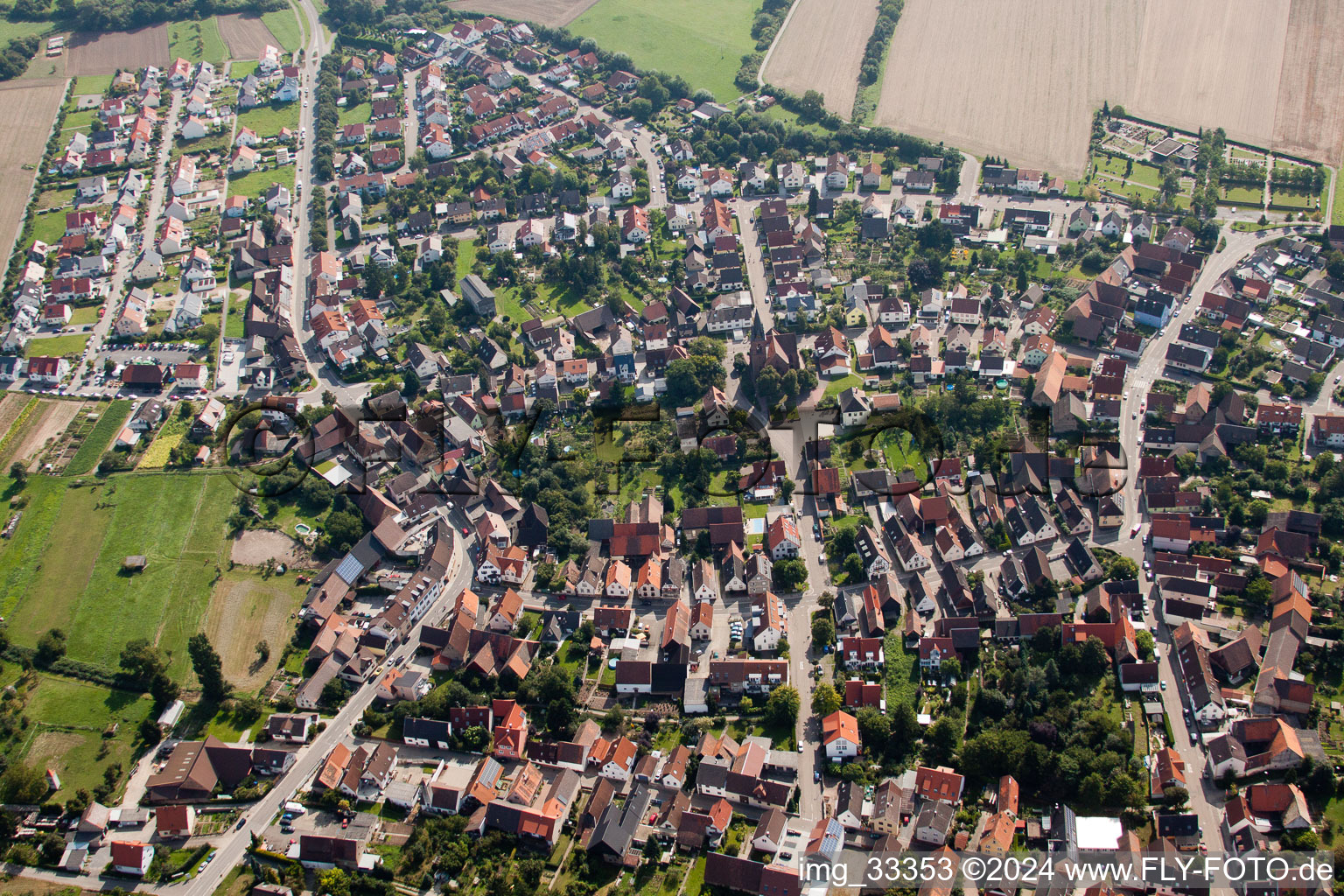 Quartier Staffort in Stutensee dans le département Bade-Wurtemberg, Allemagne du point de vue du drone