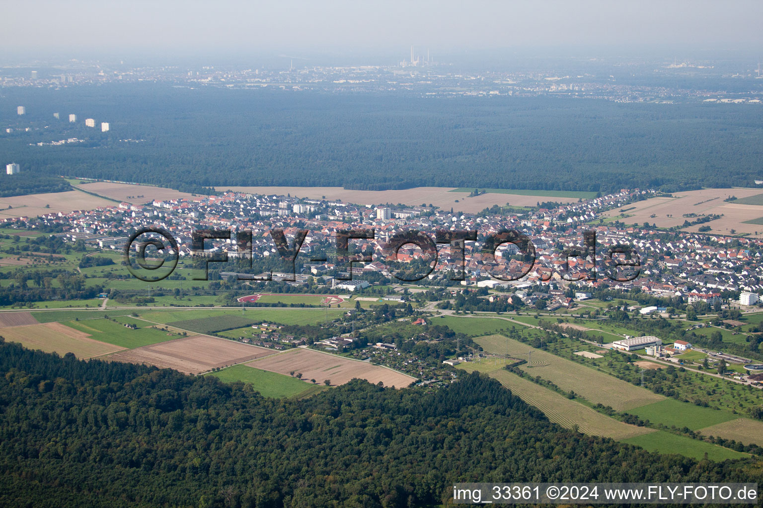 Vue aérienne de De l'est à le quartier Blankenloch in Stutensee dans le département Bade-Wurtemberg, Allemagne