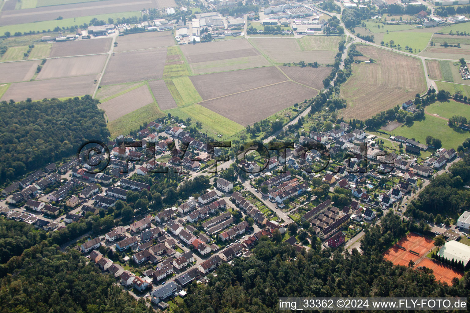 Vue aérienne de Pont forestier à Weingarten dans le département Bade-Wurtemberg, Allemagne