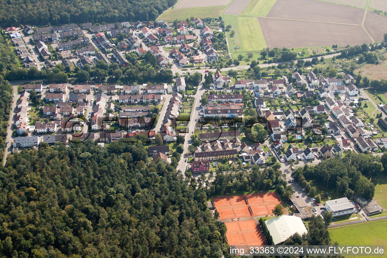 Vue aérienne de Pont forestier, terrains de sport à Weingarten dans le département Bade-Wurtemberg, Allemagne