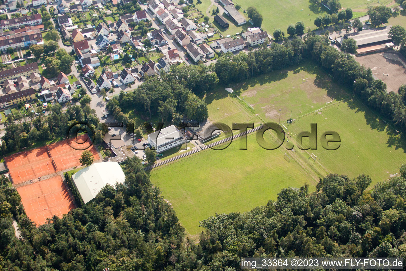 Vue aérienne de Pont forestier, terrains de sport à Weingarten dans le département Bade-Wurtemberg, Allemagne