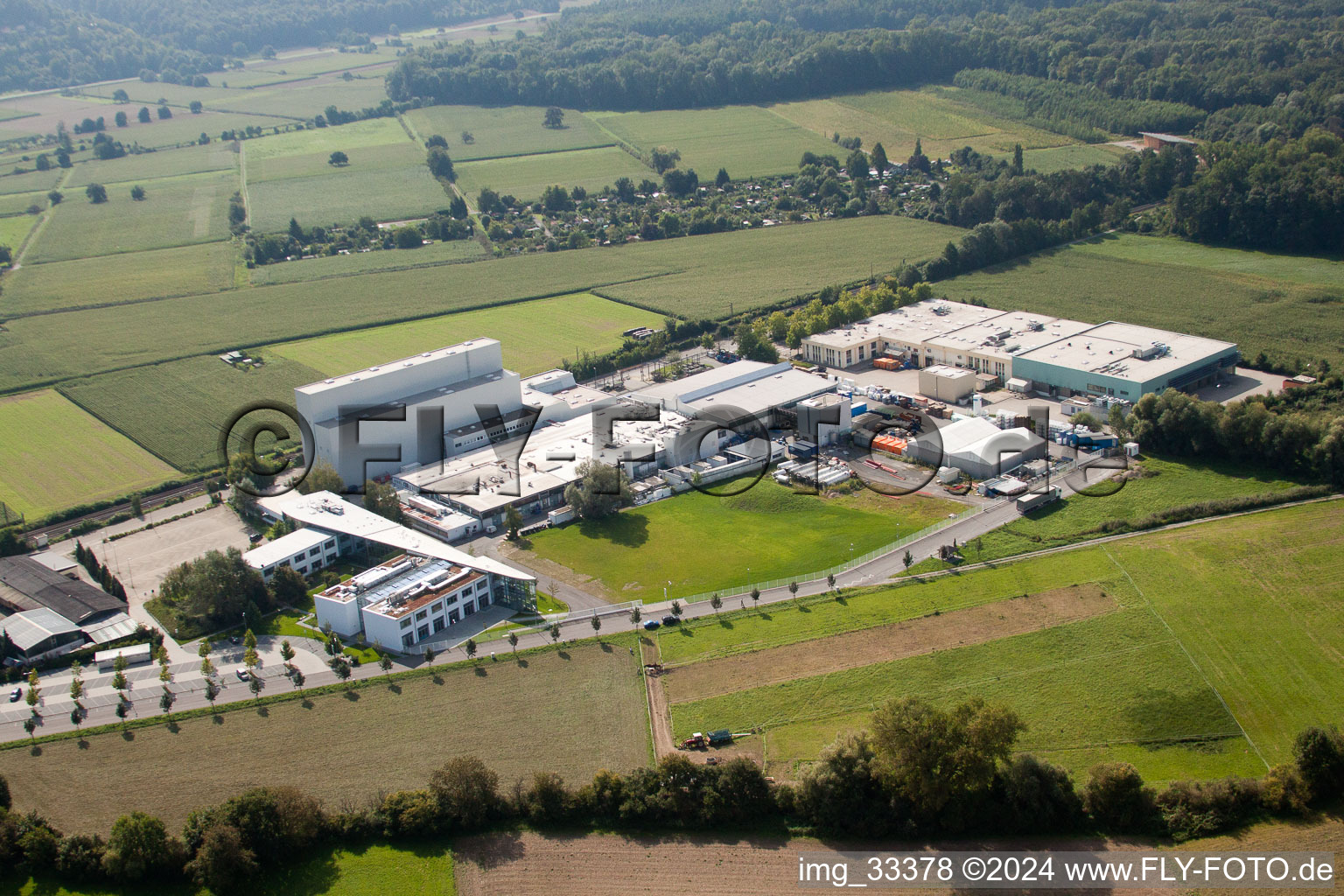 Photographie aérienne de Sites de production du producteur chimique KLEBCHEMIE M. G. Becker GmbH & Co. KG à Weingarten dans le département Bade-Wurtemberg, Allemagne
