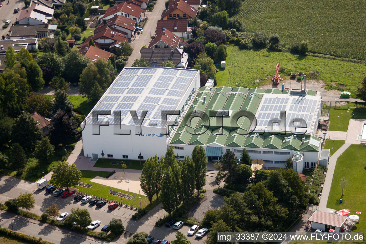 Vue aérienne de Salle et bains Walzbach à Weingarten dans le département Bade-Wurtemberg, Allemagne