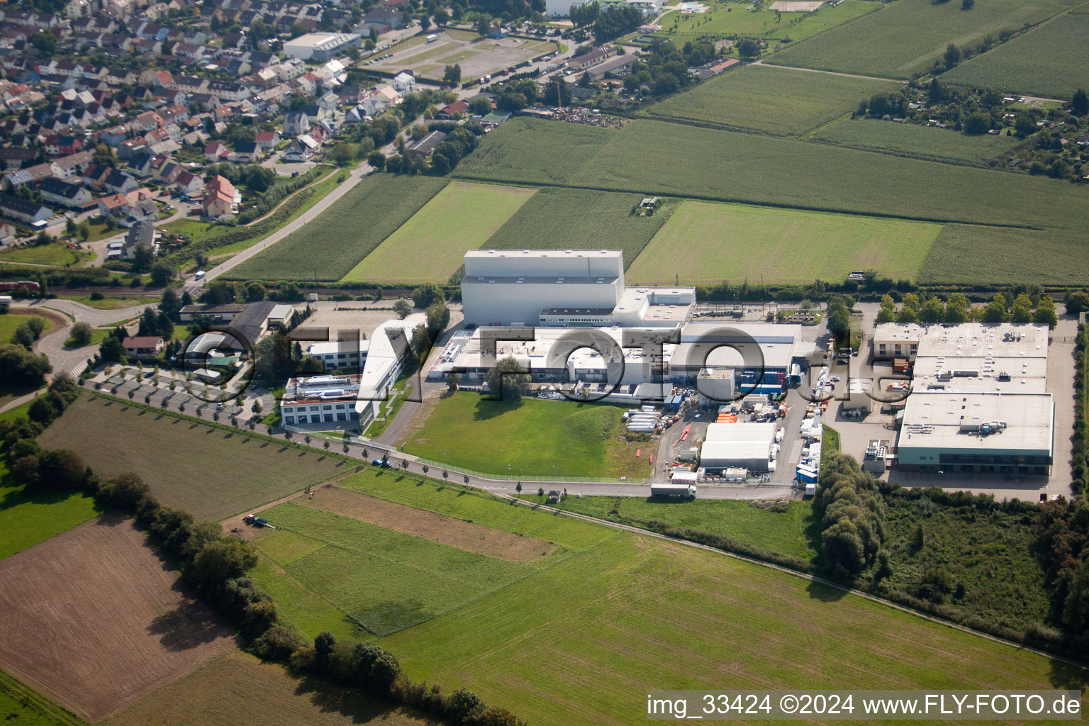 Sites de production du producteur chimique KLEBCHEMIE MG Becker GmbH & Co. KG à Weingarten dans le département Bade-Wurtemberg, Allemagne depuis l'avion