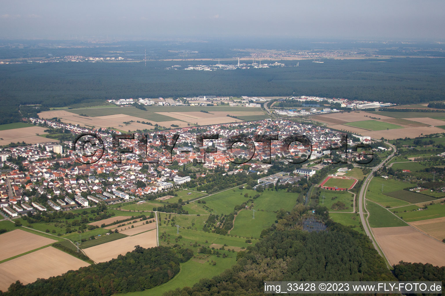 Quartier Blankenloch in Stutensee dans le département Bade-Wurtemberg, Allemagne du point de vue du drone