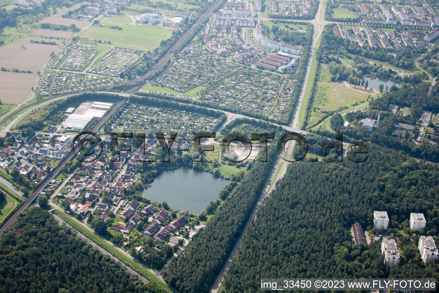 Vue aérienne de Loft d'école d'équitation à le quartier Hagsfeld in Karlsruhe dans le département Bade-Wurtemberg, Allemagne