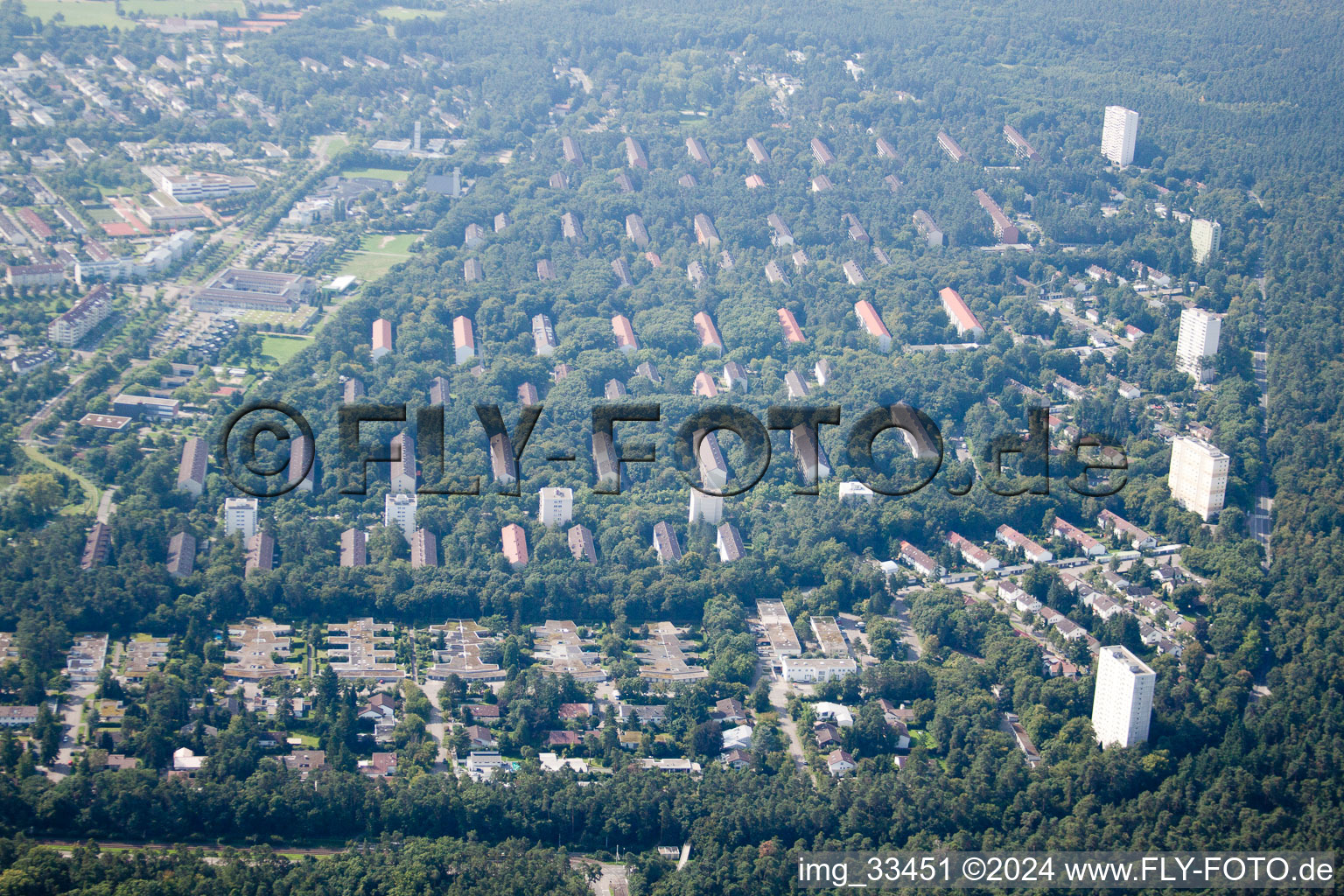 Vue aérienne de Ville forestière du nord à le quartier Büchig in Stutensee dans le département Bade-Wurtemberg, Allemagne