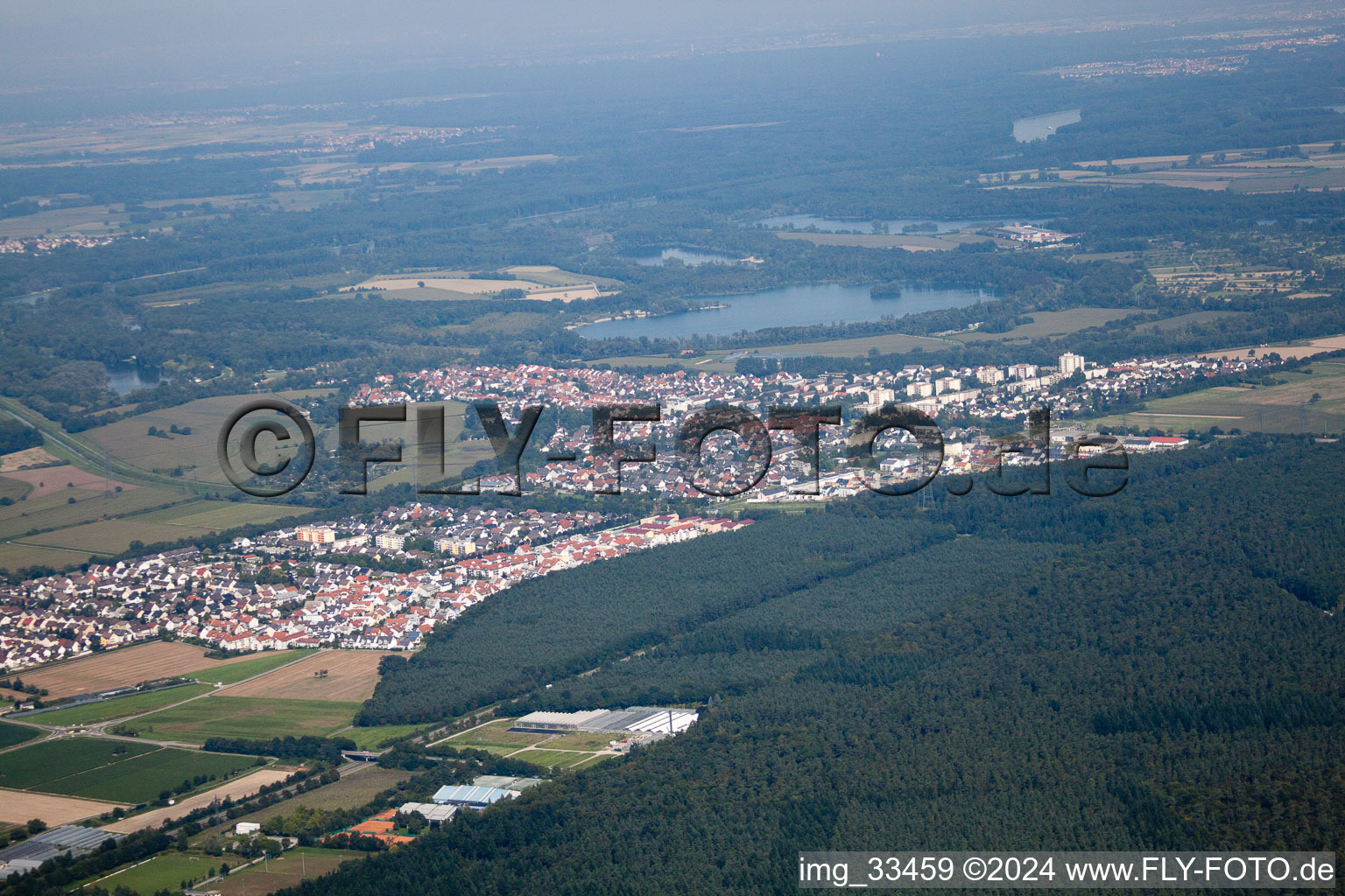 Quartier Leopoldshafen in Eggenstein-Leopoldshafen dans le département Bade-Wurtemberg, Allemagne depuis l'avion