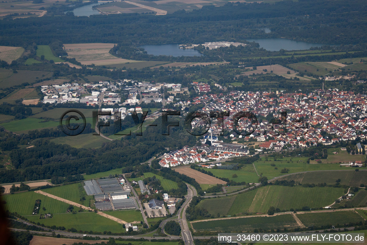 Vue aérienne de De l'est à le quartier Eggenstein in Eggenstein-Leopoldshafen dans le département Bade-Wurtemberg, Allemagne