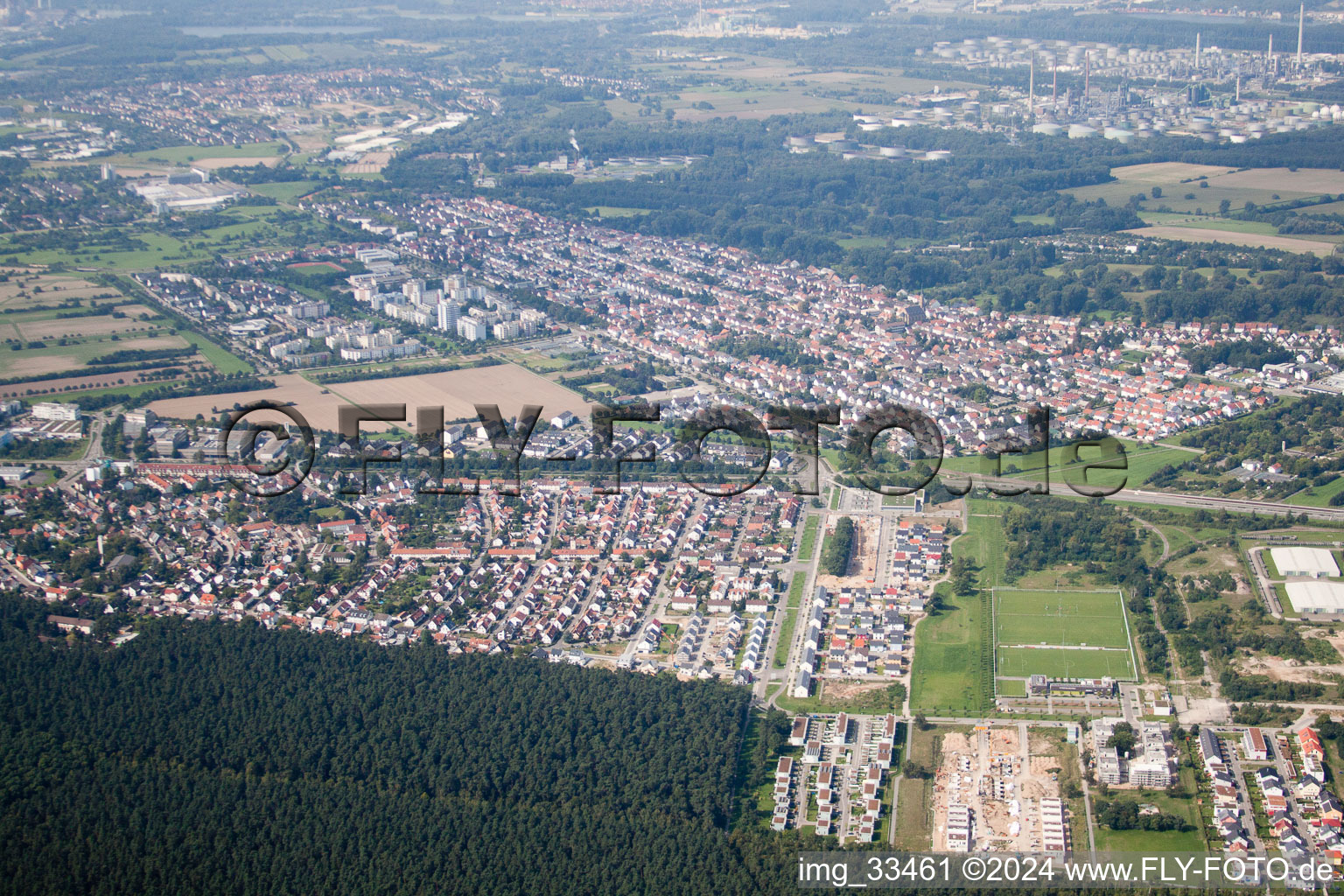 Vue d'oiseau de Quartier Neureut in Karlsruhe dans le département Bade-Wurtemberg, Allemagne