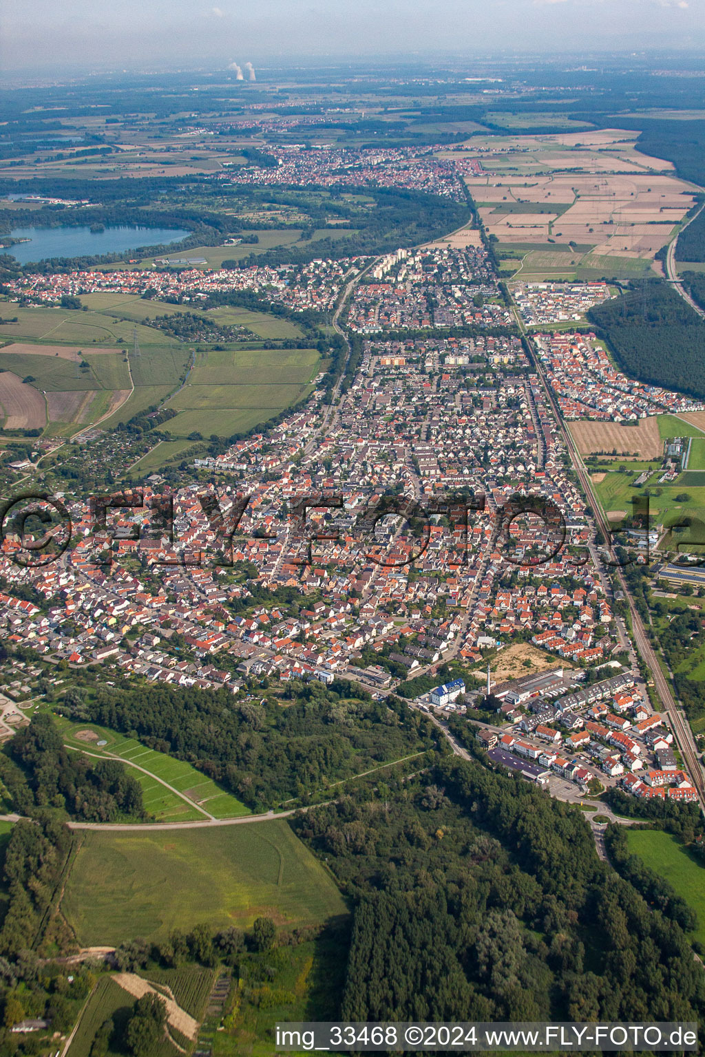 Vue d'oiseau de Quartier Leopoldshafen in Eggenstein-Leopoldshafen dans le département Bade-Wurtemberg, Allemagne