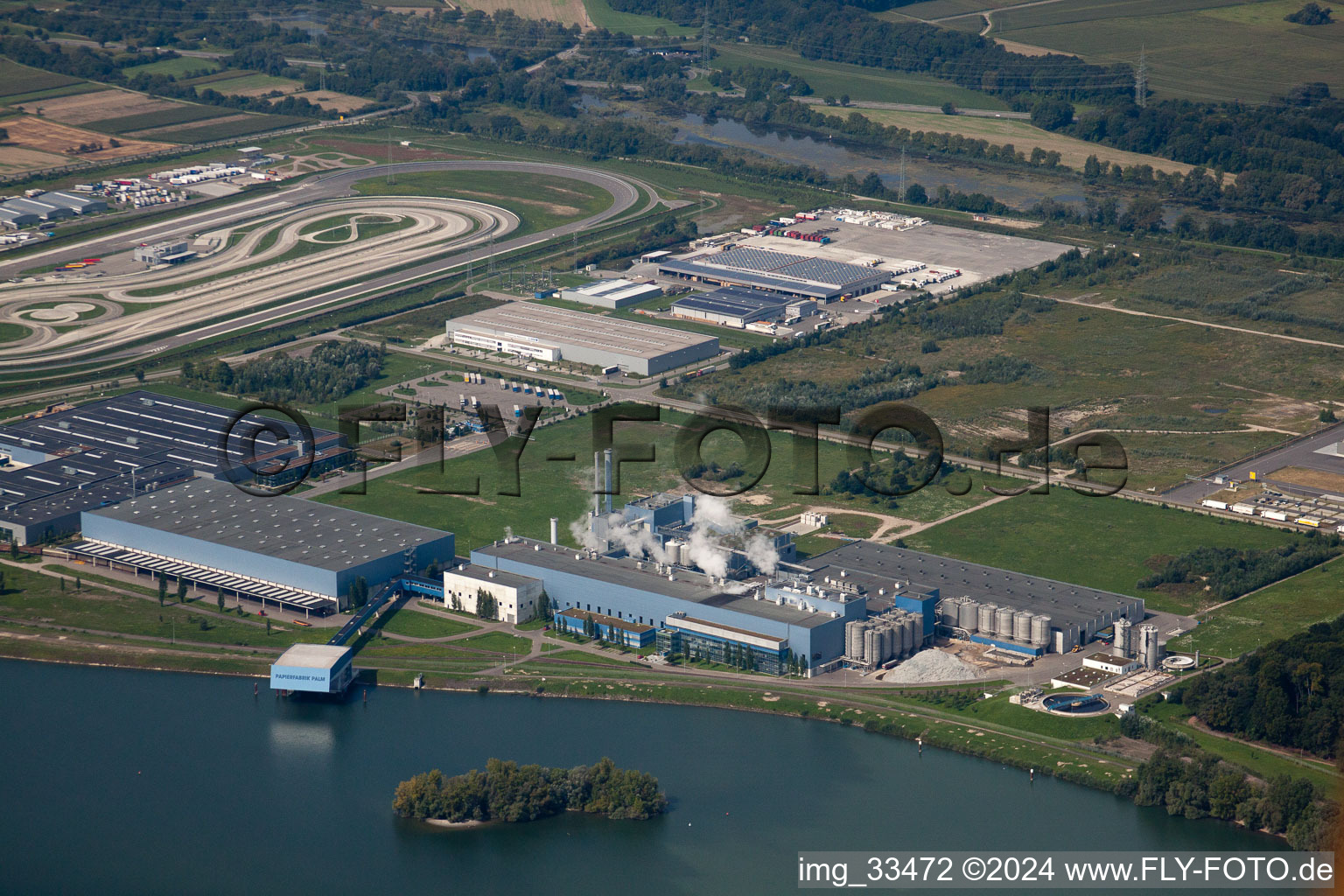 Vue d'oiseau de Zone industrielle d'Oberwald, usine de papier de palme à Wörth am Rhein dans le département Rhénanie-Palatinat, Allemagne