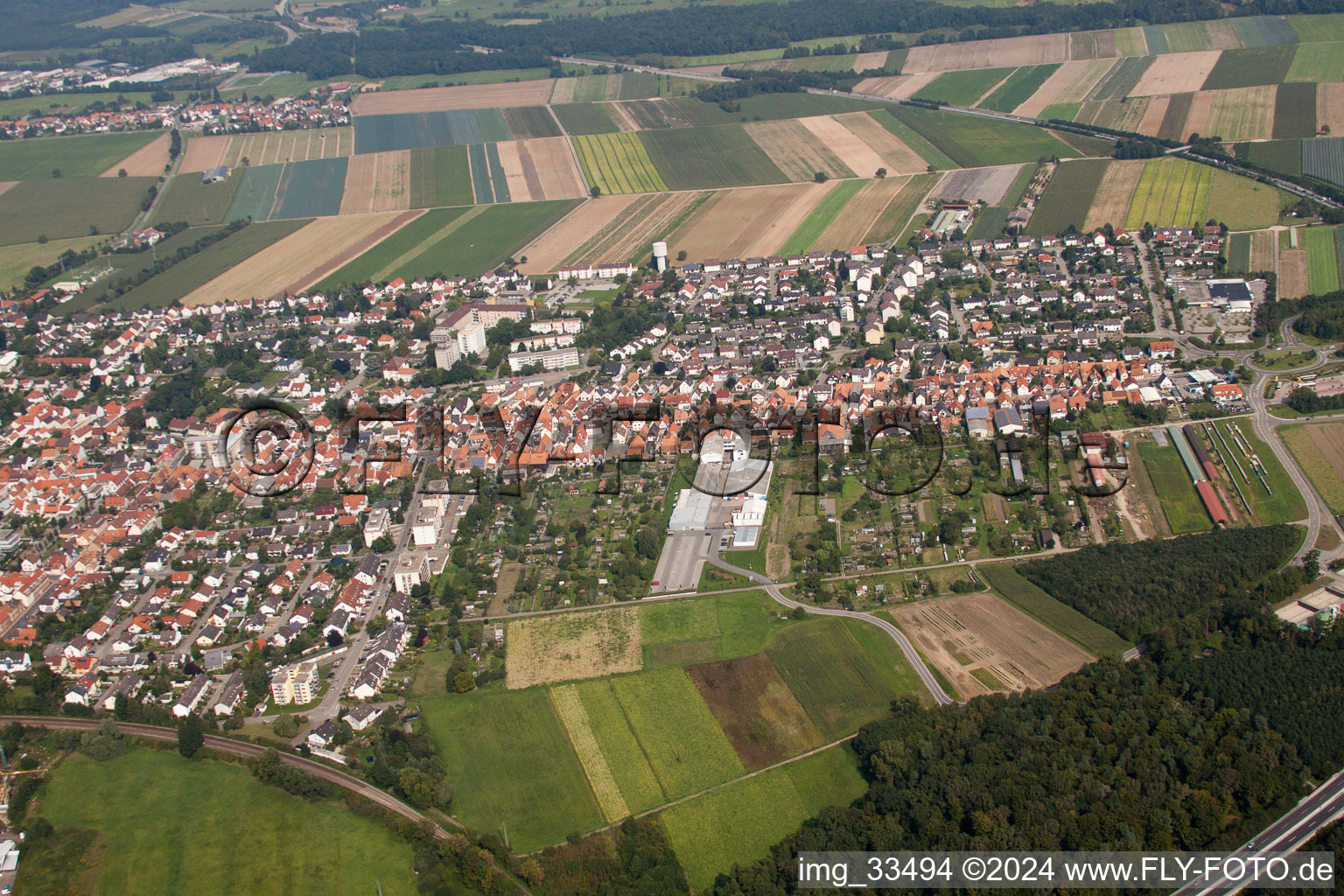 Du sud-est à Kandel dans le département Rhénanie-Palatinat, Allemagne depuis l'avion