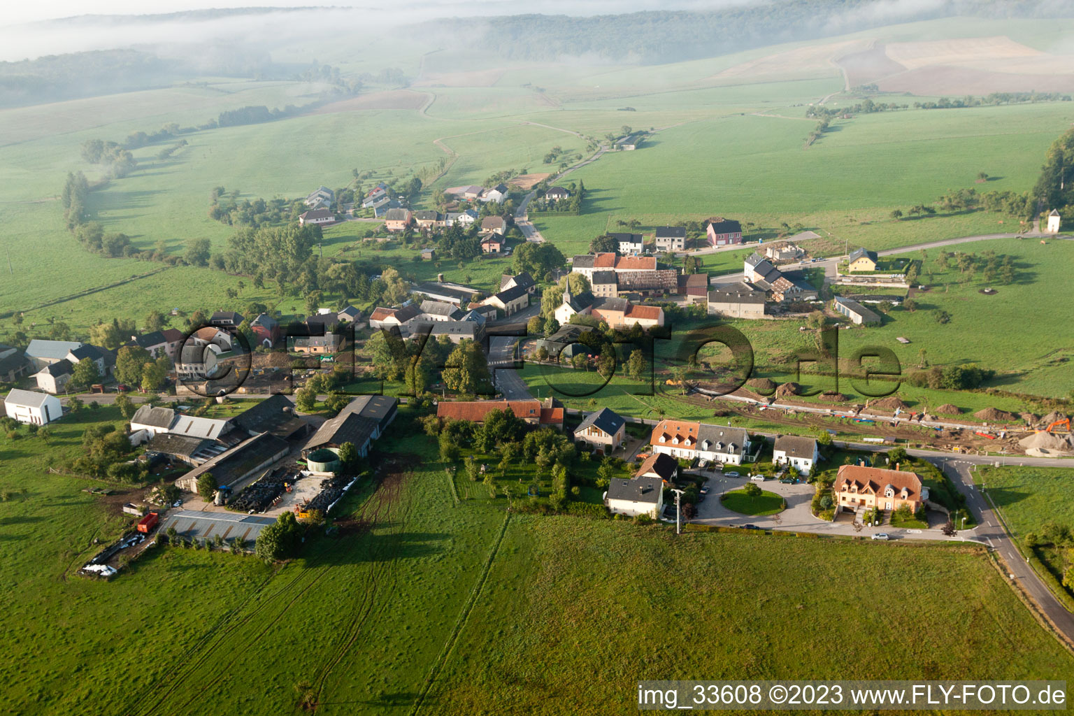 Vue aérienne de Mompach dans le département Greiwemacher, Luxembourg