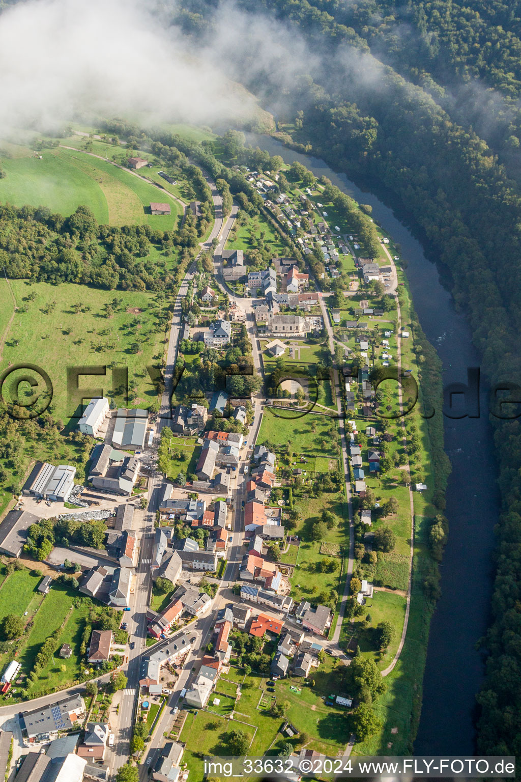Vue aérienne de Zones riveraines de la Sauer dans le district du Born dans le district de Gréiwemaacher à Bur dans le département Greiwemacher, Luxembourg