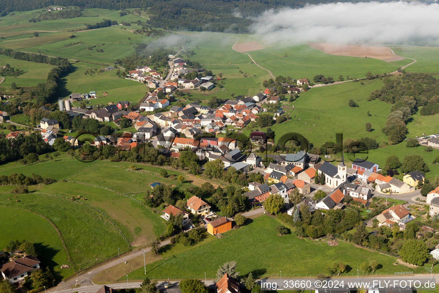 Vue aérienne de Osweiler dans le département Greiwemacher, Luxembourg