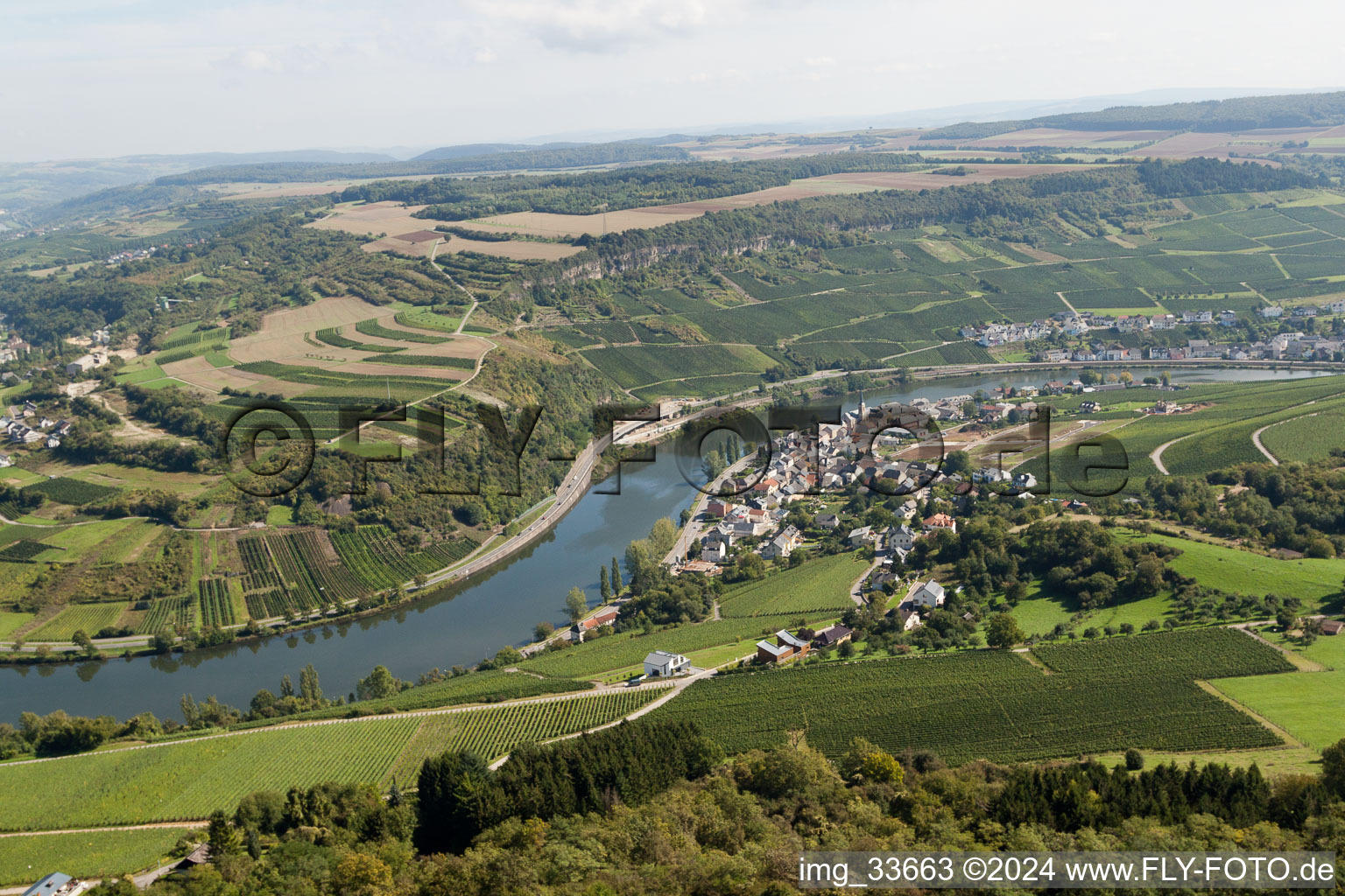 Vue aérienne de Machtum dans le département Greiwemacher, Luxembourg