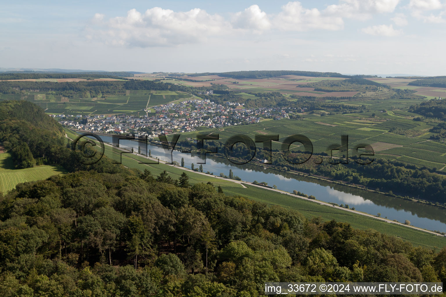 Vue aérienne de Nittel dans le département Greiwemacher, Luxembourg