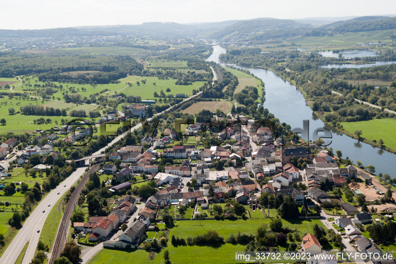 Vue aérienne de Besch dans le département Greiwemacher, Luxembourg