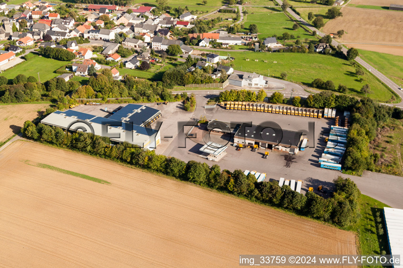 Photographie aérienne de Entreprise d'expédition, de logistique et de transport Fixemer Logistics GmbH, International Transport & Logistics Services à le quartier Borg in Perl dans le département Sarre, Allemagne