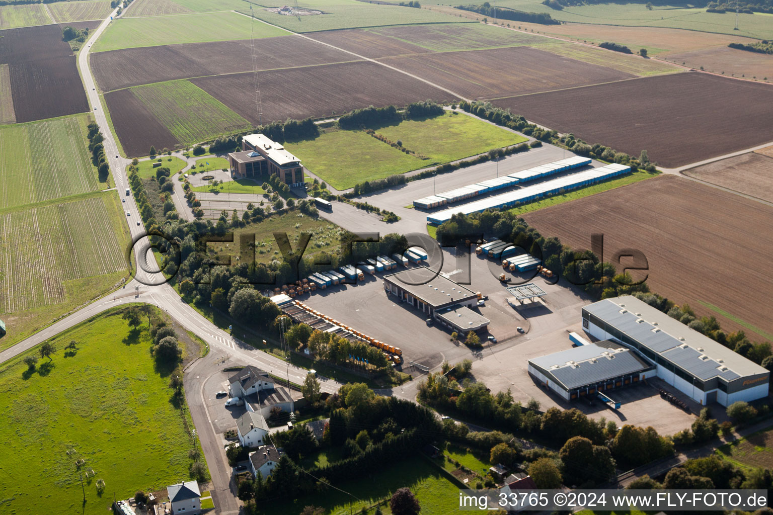 Entreprise d'expédition, de logistique et de transport Fixemer Logistics GmbH, International Transport & Logistics Services à le quartier Borg in Perl dans le département Sarre, Allemagne vue d'en haut