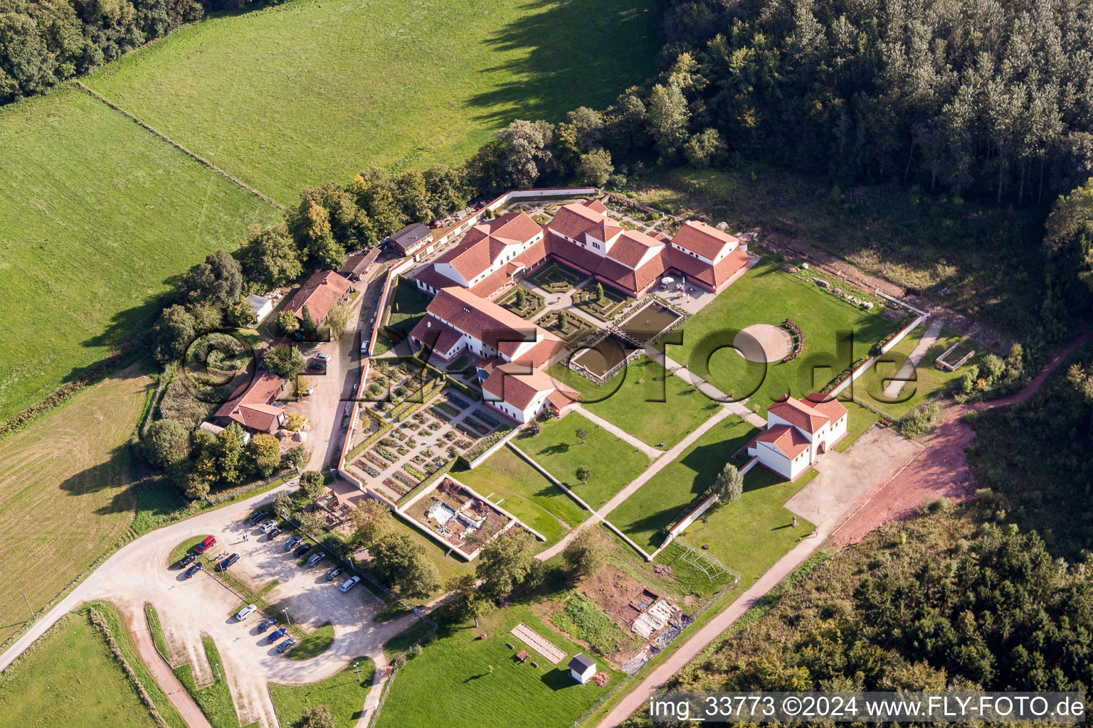 Vue aérienne de Fouilles de sites de fouilles archéologiques sur le site du parc archéologique de la Villa romaine Borg à le quartier Borg in Perl dans le département Sarre, Allemagne