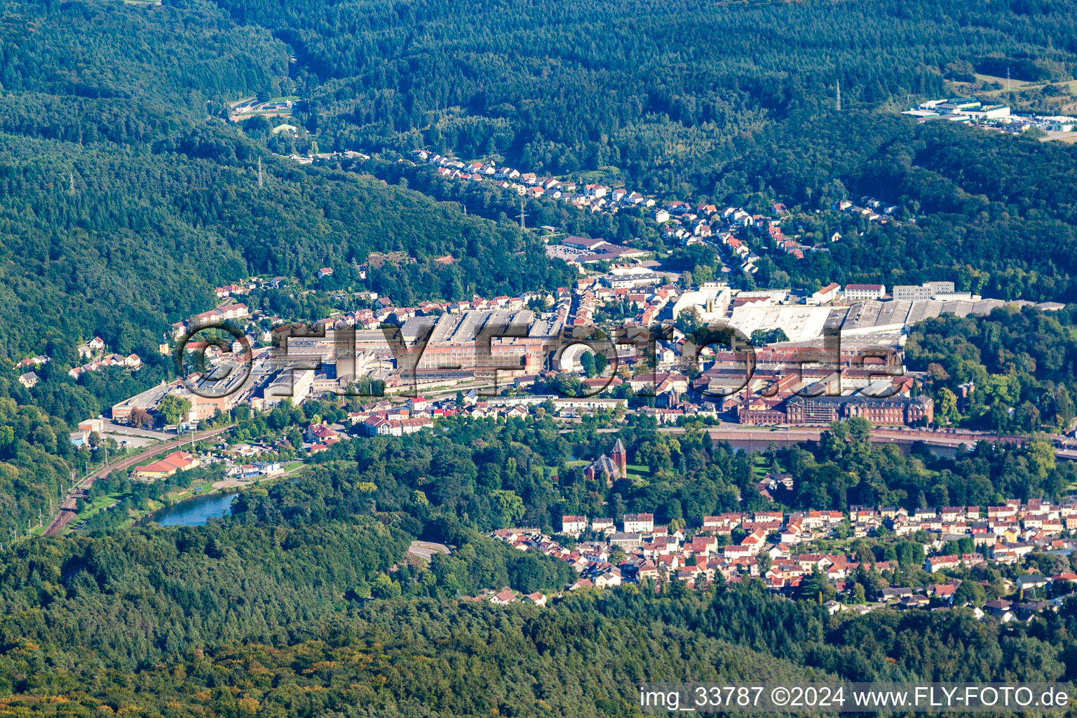 Vue aérienne de Usine sanitaire Villeroy & Boch à Mettlach dans le département Sarre, Allemagne