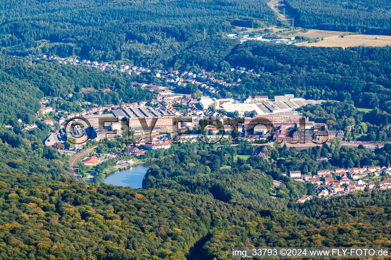 Vue aérienne de Usine sanitaire Villeroy & Boch à Mettlach dans le département Sarre, Allemagne