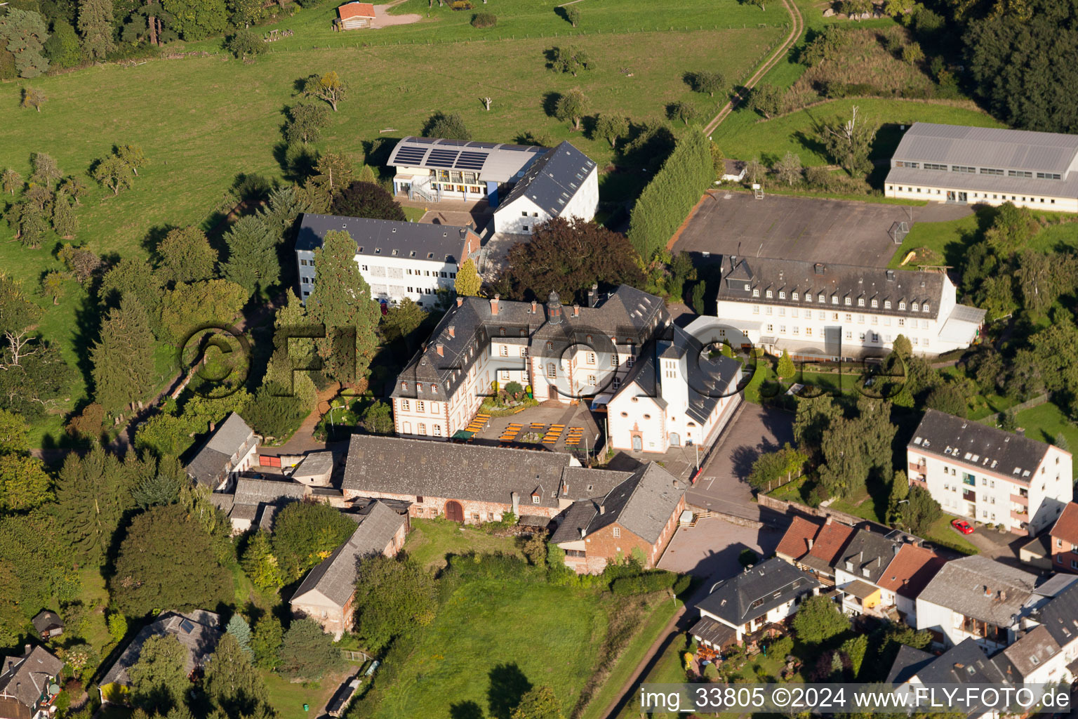 Vue aérienne de Propstey St. Josef - établissement de protection de la jeunesse à le quartier Taben in Taben-Rodt dans le département Rhénanie-Palatinat, Allemagne