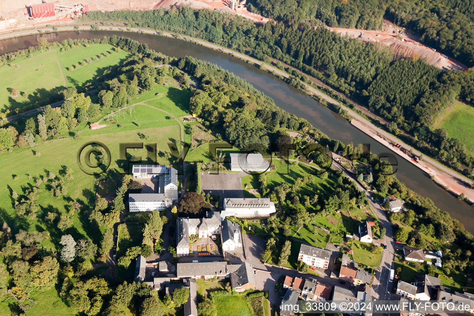 Photographie aérienne de Propstey St. Josef - établissement de protection de la jeunesse à Taben-Rodt dans le département Rhénanie-Palatinat, Allemagne