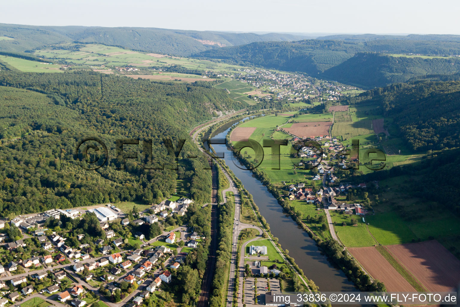 Vue aérienne de Zones riveraines de la Sarre dans le district de Beurig à le quartier Niederleuken in Saarburg dans le département Rhénanie-Palatinat, Allemagne