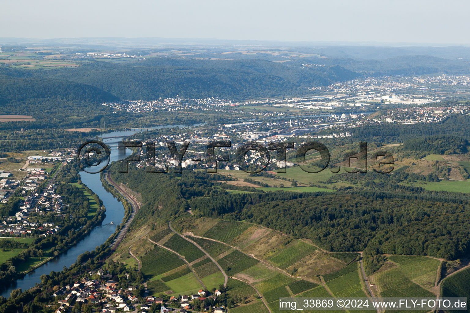 Vue aérienne de Zones bancaires le long de l'embouchure de la Sarre dans la Moselle dans le district de Könen à Konz dans le département Rhénanie-Palatinat, Allemagne