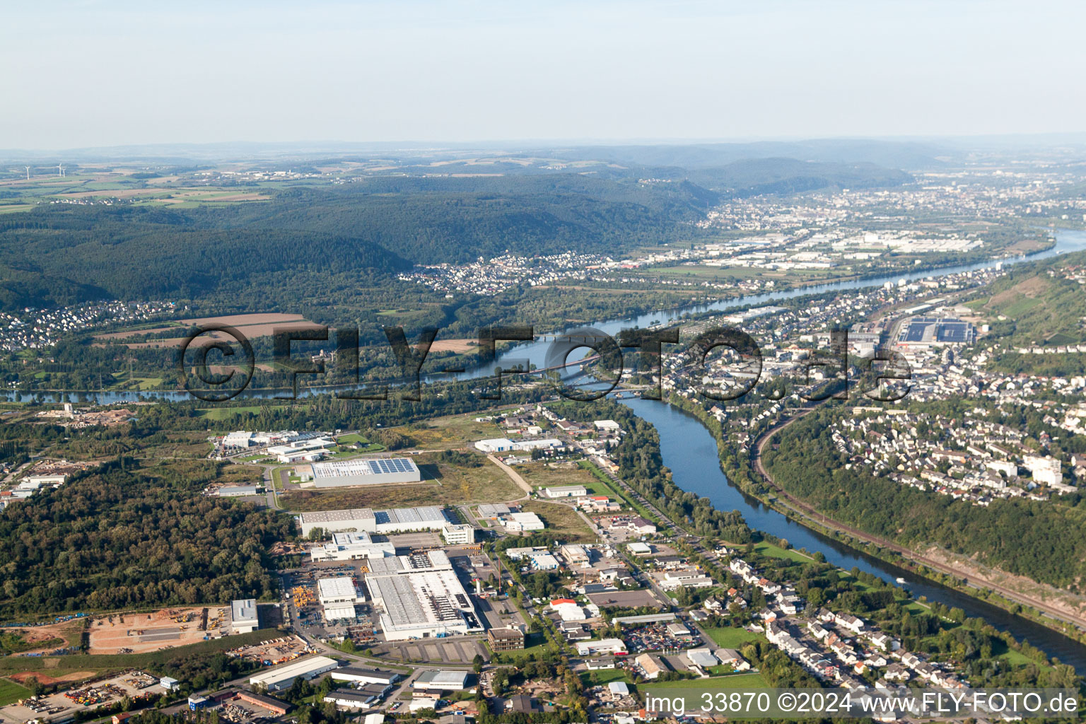 Vue aérienne de De l'estuaire de la Sarre à la Moselle à Konz dans le département Rhénanie-Palatinat, Allemagne