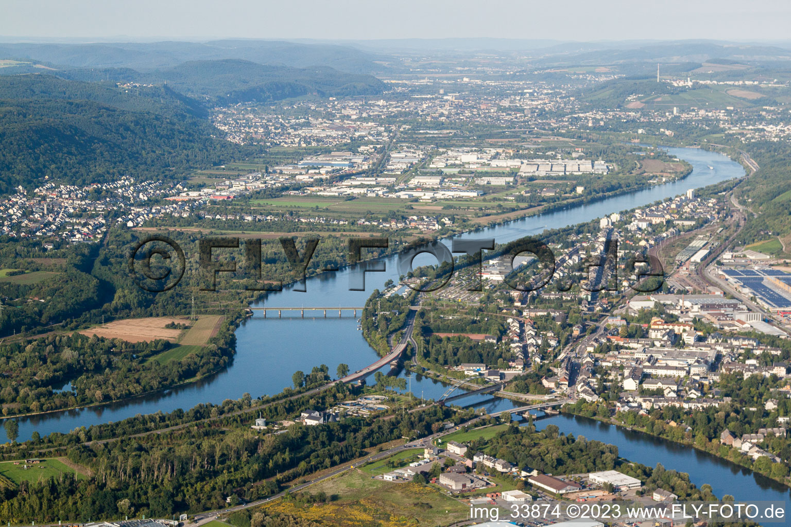 Vue aérienne de De l'estuaire de la Sarre à la Moselle à Konz dans le département Rhénanie-Palatinat, Allemagne
