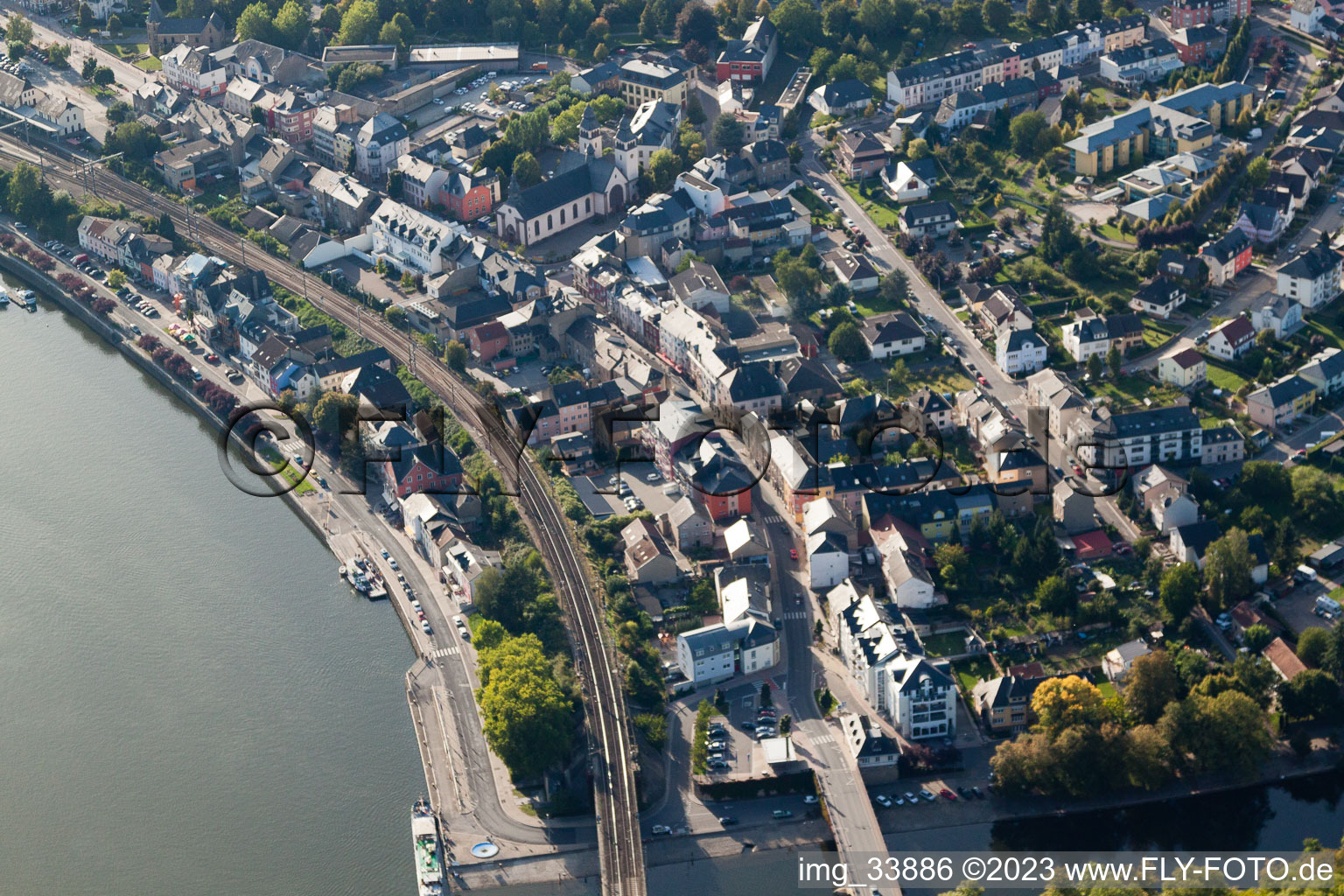 Vue aérienne de Wasserbillig dans le département Greiwemacher, Luxembourg