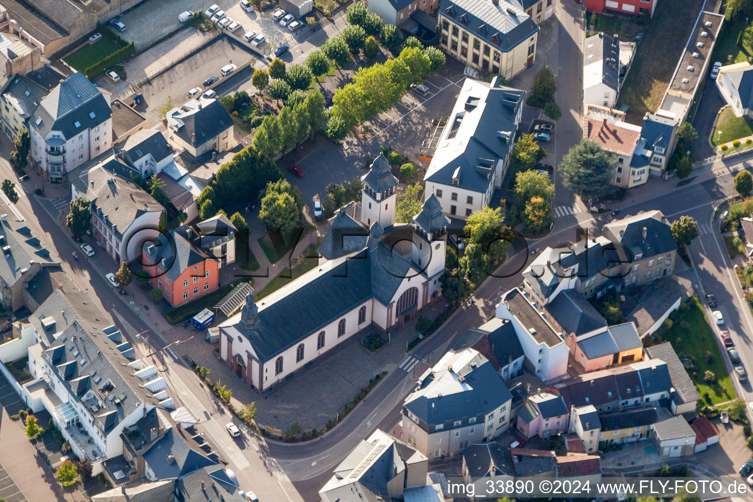 Vue aérienne de Bâtiment de l'église Saint-Martin à Mertert à Wasserbillig dans le département Grevenmacher, Luxembourg