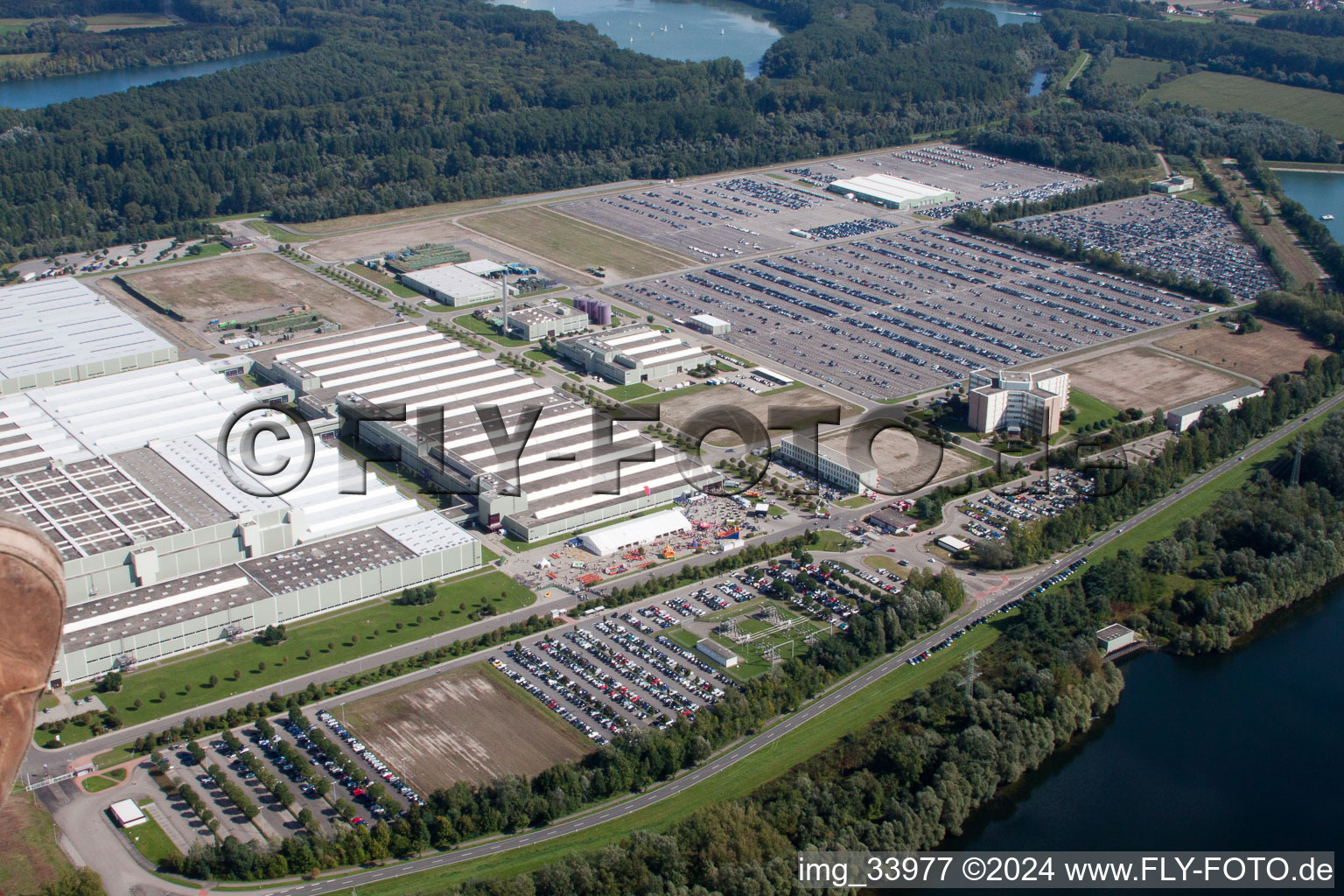 Daimler GLC sur l'île Verte à Germersheim dans le département Rhénanie-Palatinat, Allemagne hors des airs