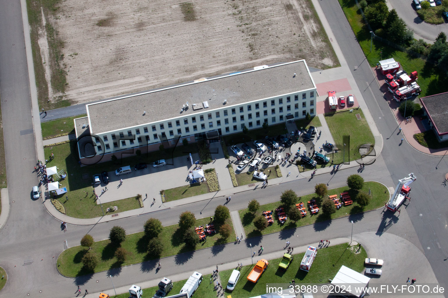 Daimler GLC sur l'île Verte à Germersheim dans le département Rhénanie-Palatinat, Allemagne vue du ciel