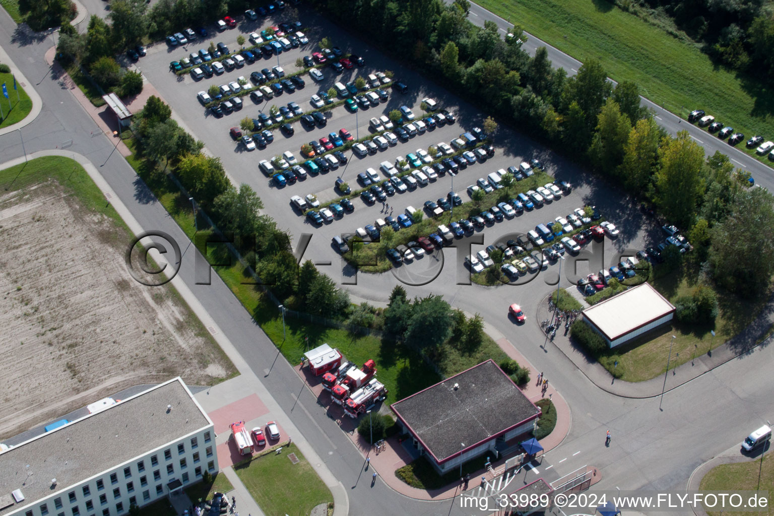 Enregistrement par drone de Daimler GLC sur l'île Verte à Germersheim dans le département Rhénanie-Palatinat, Allemagne